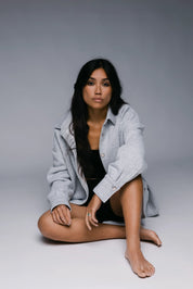 Model wearing the Billy Off-Duty Shirt in grey, front view.